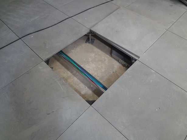 slate raised floor plates / piso elevado de ardósia