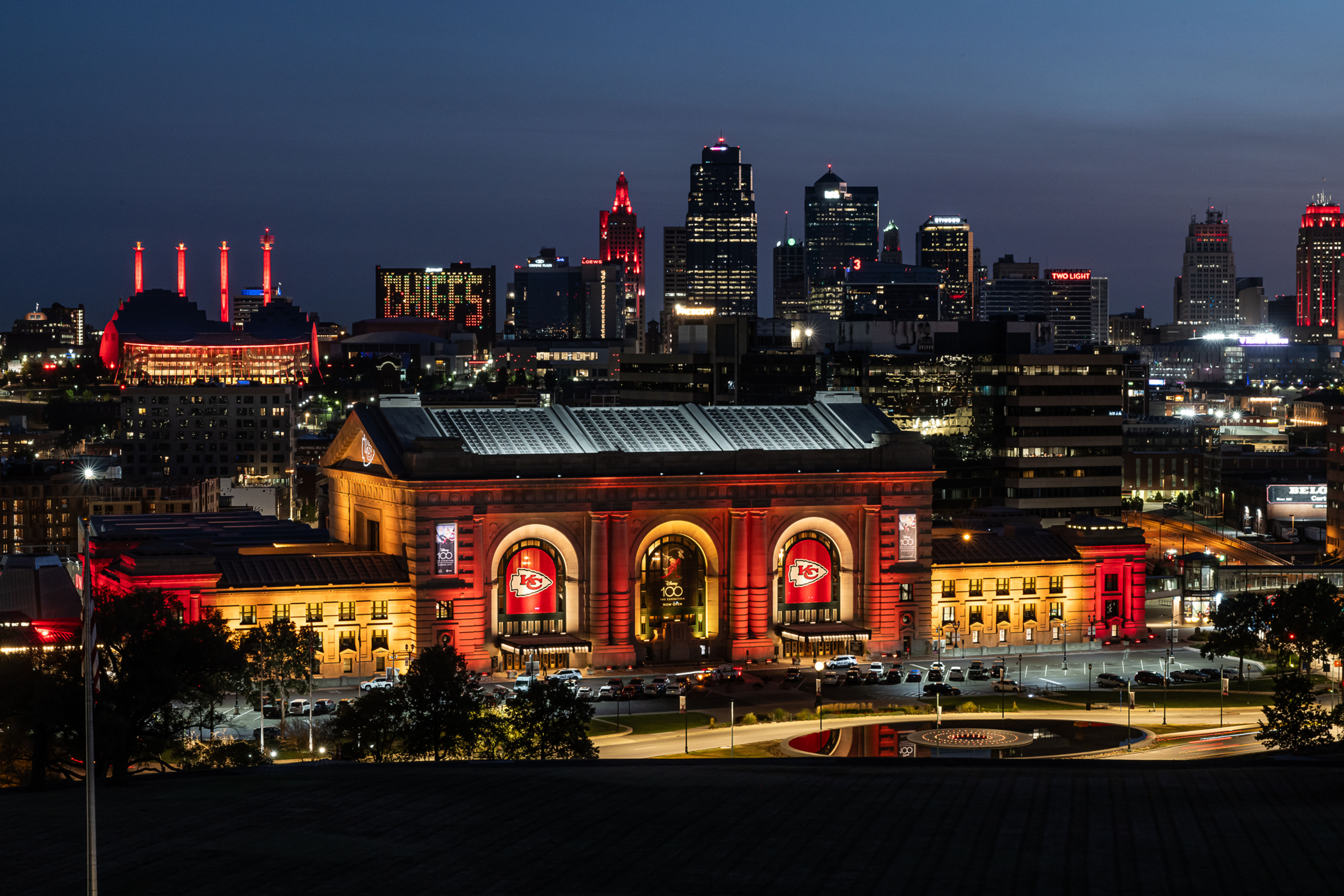 Red & Gold Chief DSC-7890