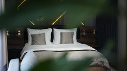 Ліжко у номері