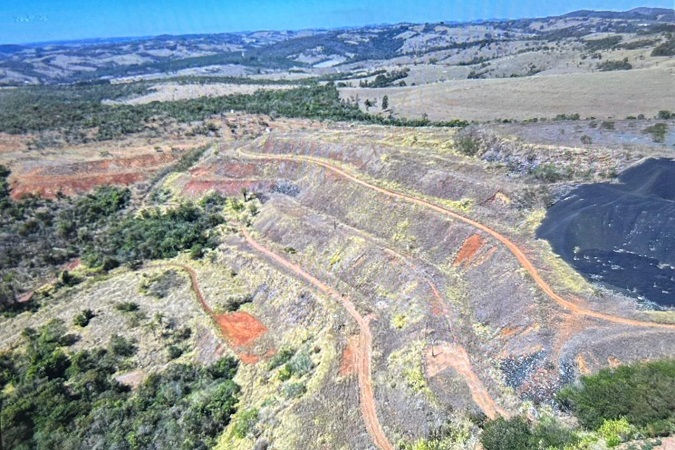 Órgãos ambientais e MPMG realizam vistoria em barragem irregular da Serra da Fortaleza Mineração