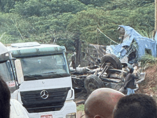 Caminhão Carregado com Leite Tomba no Anel Rodoviário de BH, Resultando em Dois Feridos e Tráfego Lento