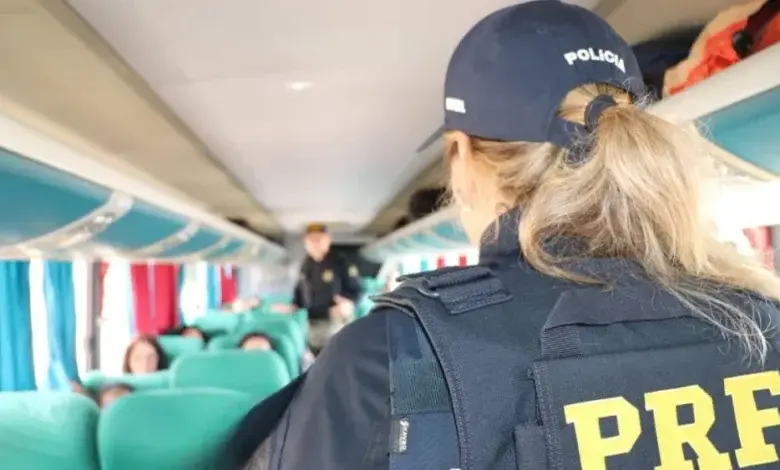 Homem é detido por importunação sexual em ônibus de aplicativo em MG