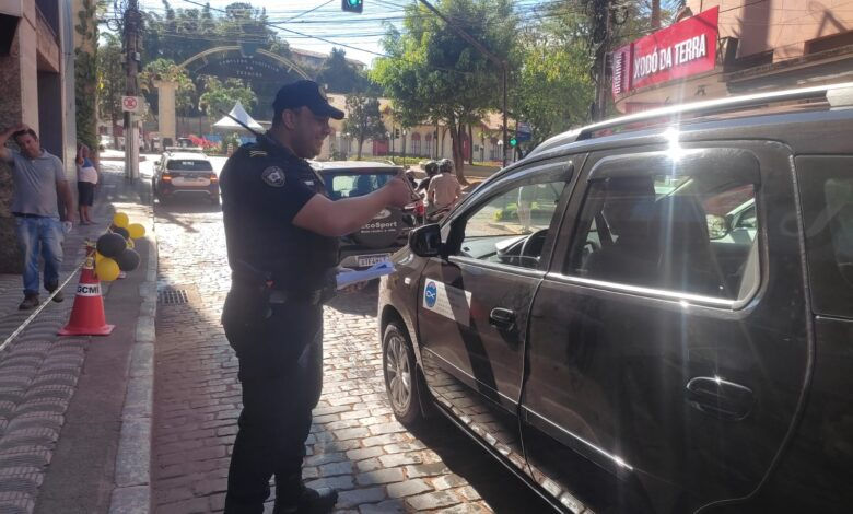 Itabirito: CINSED Realiza Ação Educativa do Maio Amarelo na Praça da Estação