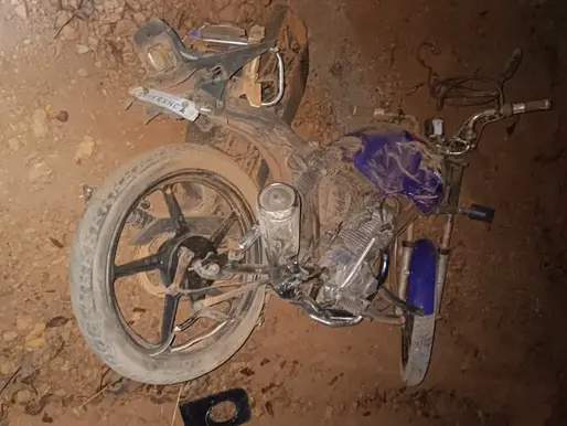 Colisão entre carro e motocicletas na zona rural de Minas Gerais resulta em morte e feridos