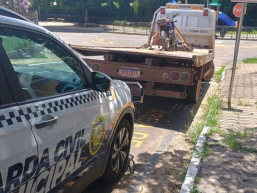 Motociclista em fuga provoca acidente com outro motociclista em Itabirito