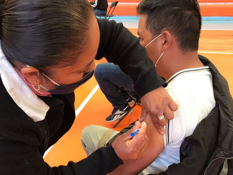 Han recibido vacuna de refuerzo contra el COVID-19 casi 69 mil trabajadores de la educación