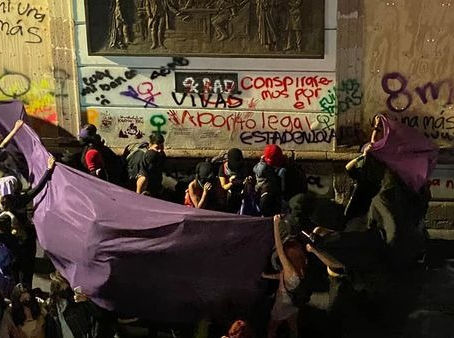 Periodistas y reporteras exigen respeto a su trabajo, tras agresiones en marcha del 8M