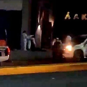 Asesinan a un hombre afuera de antro en Altozano