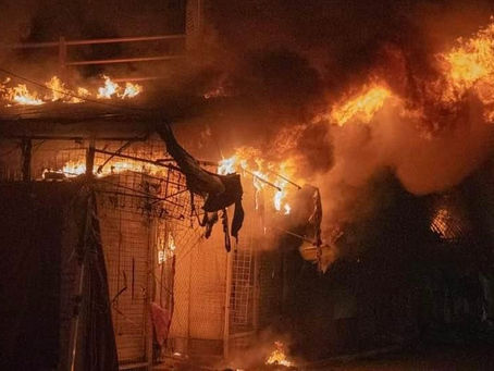 Al menos 10 locales del Mercado Independencia fueron consumidos por el fuego