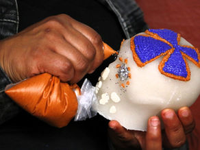 Sin calaveritas no hay altares; más de 20 años de tradición en Pátzcuaro