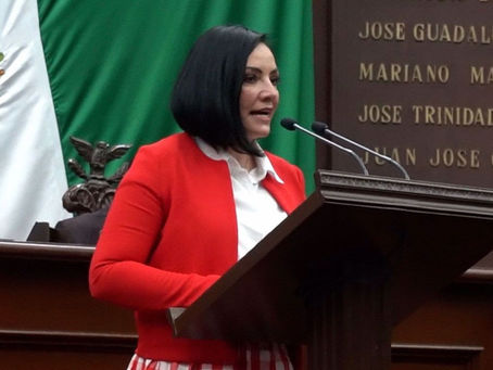 Busca diputada Adriana Hernández garantizar autonomía para UMSNH desde la Constitución
