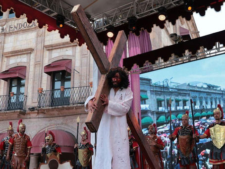 Reúne conmemoración del Viacrucis, a miles de familias en el centro de Morelia