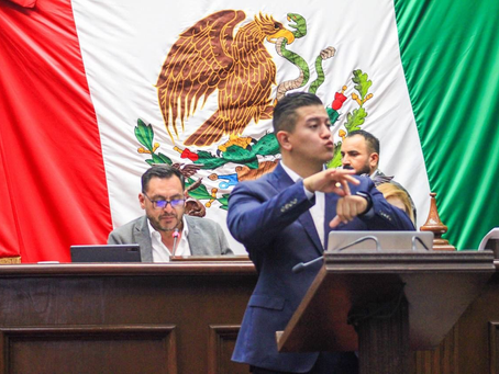 Estacionamientos deben hacerse responsables de afectaciones a vehículos: Víctor Zurita