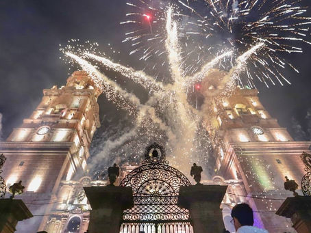 Miles de morelianos disfrutan del encendido navideño