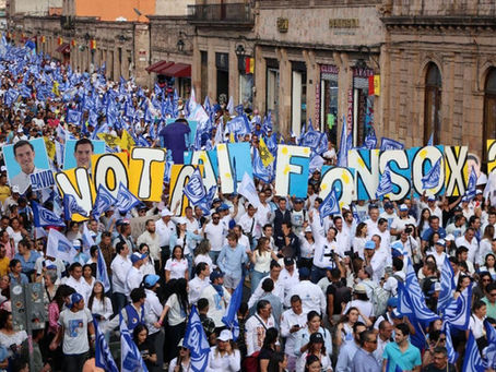 Encabeza Alfonso Martínez espectacular marcha de la victoria