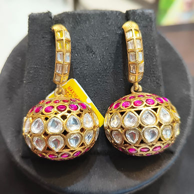Jadau  Kundan Studs Set 