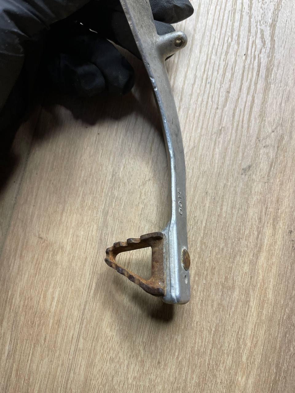 Miniatura: Тормозна ніжка Kawasaki Kxf250 Suzuki Rmz250 , 04-05 K1323-60032-000