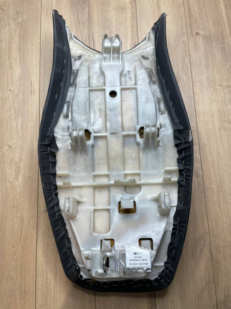 Прев'ю: Сидіння Honda cbr1100xx , 99-07 77200-MAT-000