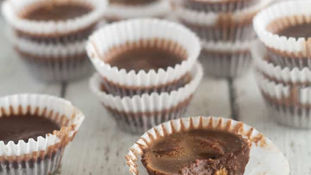 Healthy Fats & Ovulation: Why Timing Your Fats Matters for Fertility (Plus 3 Holiday Fat Bomb Recipes!)