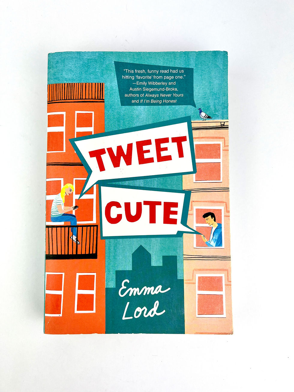 Thumbnail: Tweet Cute - Emma Lord