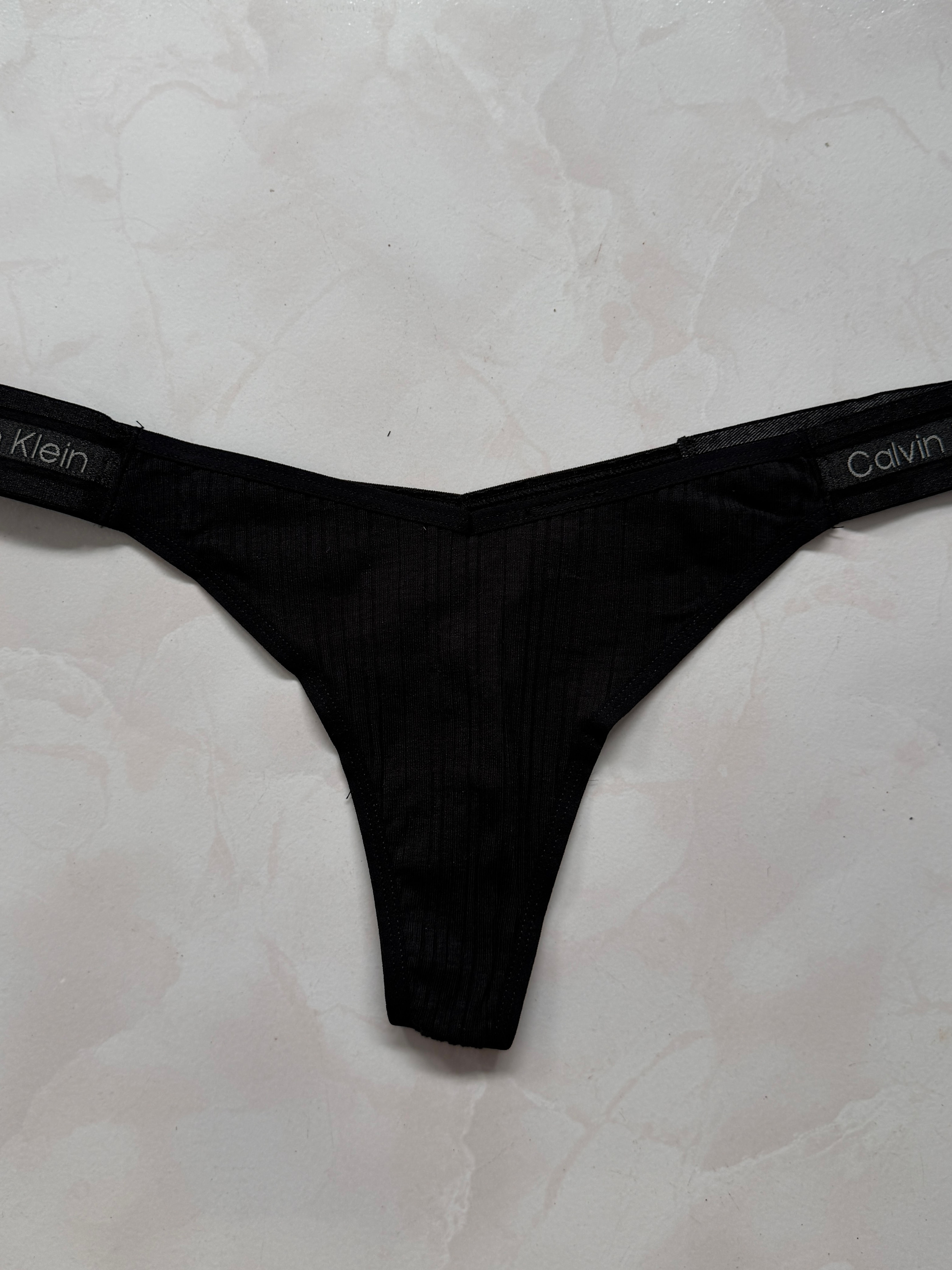 Less CK Elástico en Negro