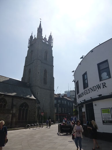 Owain Glyndwr Pub and St. John the Baptist Church, Cardiff