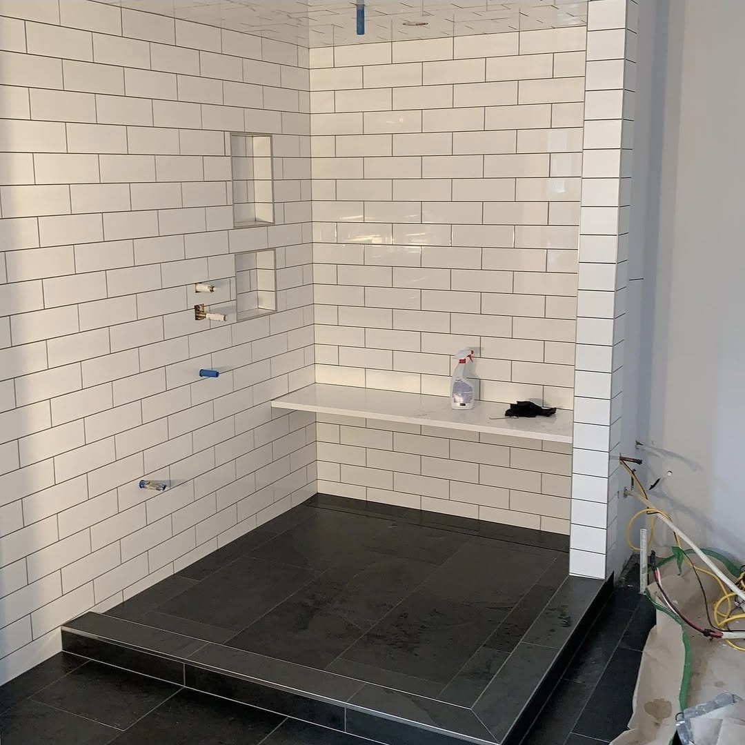 Surface Renaud – wall tile installation