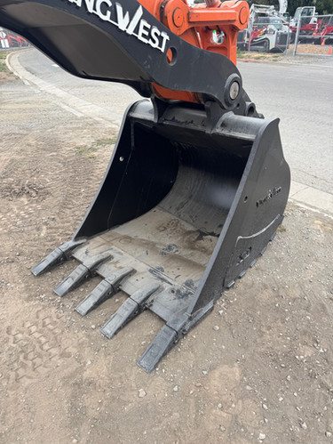 Hitachi ZX210LC-7H Excavator 50,927 Lbs. 164 HP w/coupler & 3