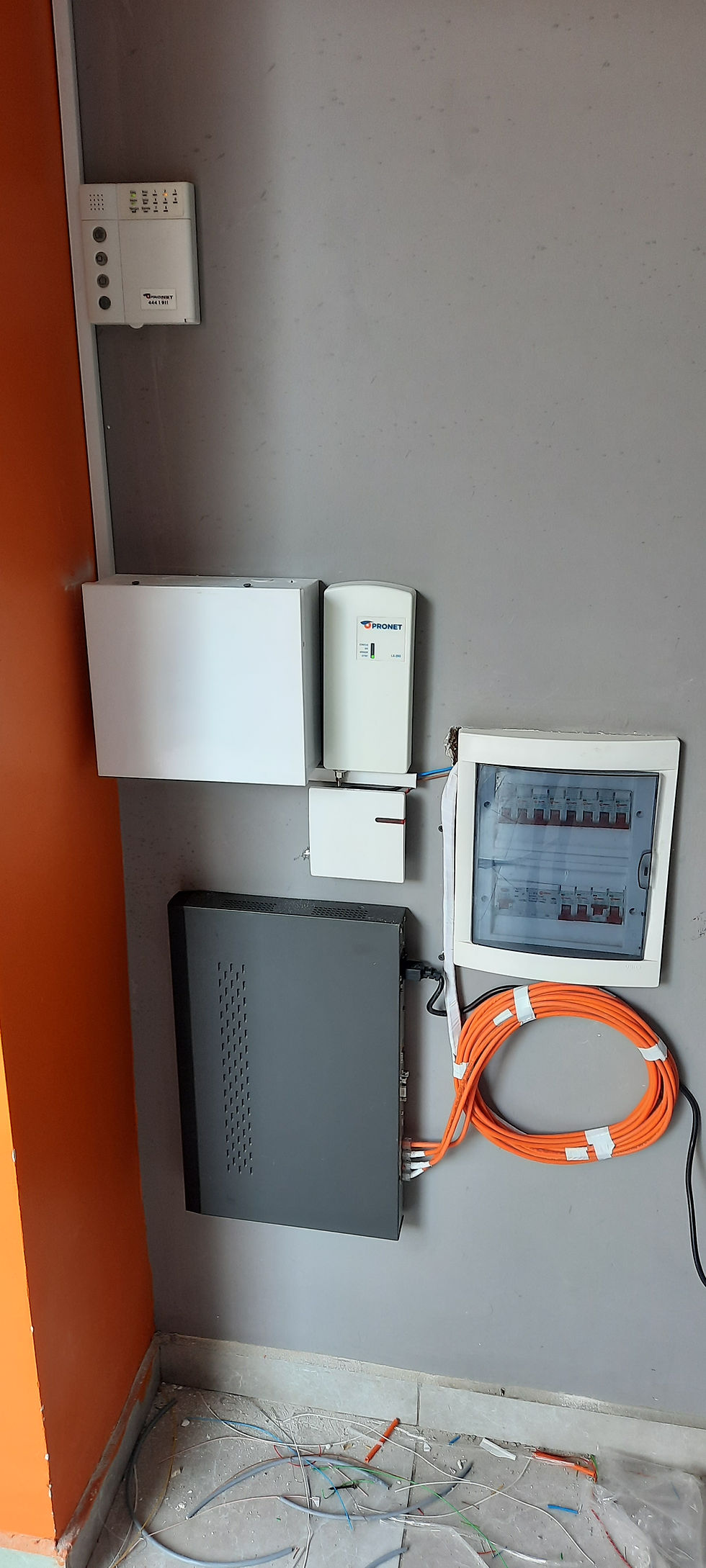 Caddx 8 Bölgeli Alarm Hikvision 4 Port Poeli Kamera Sistemi Montajımız