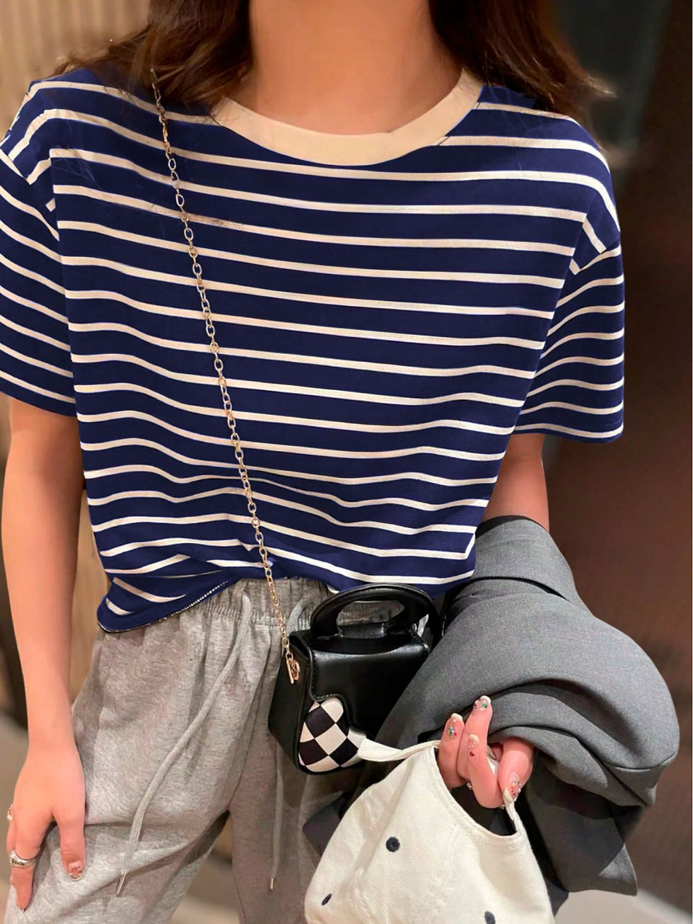 Miniatura: Camiseta t-shit básica listra, confortável, com gola redonda.