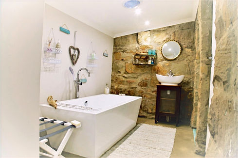 Bathroom to illustrate plumbing company