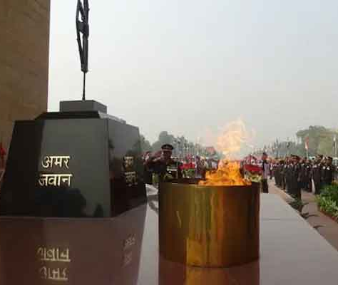 राष्ट्रीय युद्ध स्मारक में विलय हुई अमर जवान ज्योति की लौ, देखें वीडियो