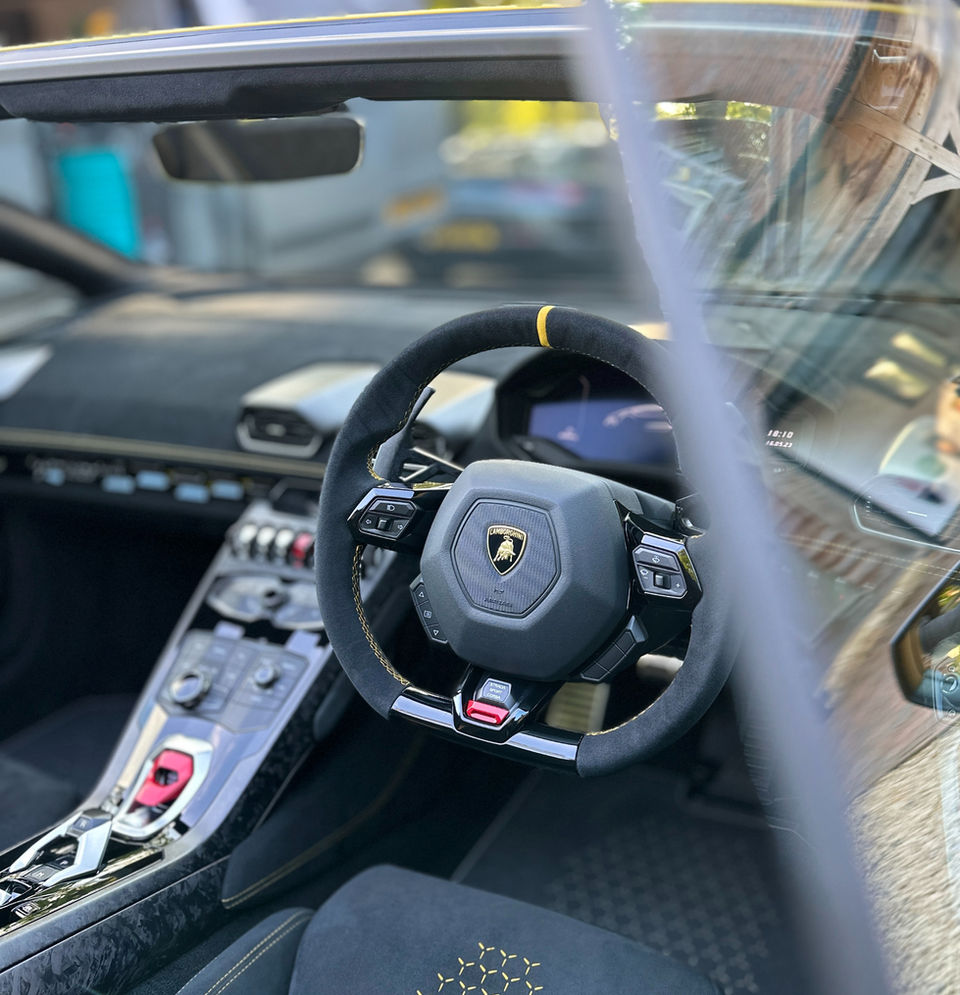 Lamborghini Huracan Performante steering wheel