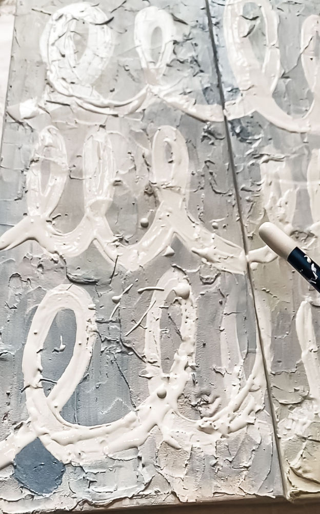 Using Wall Spackling To Create Textured DIY Thrift Store Art