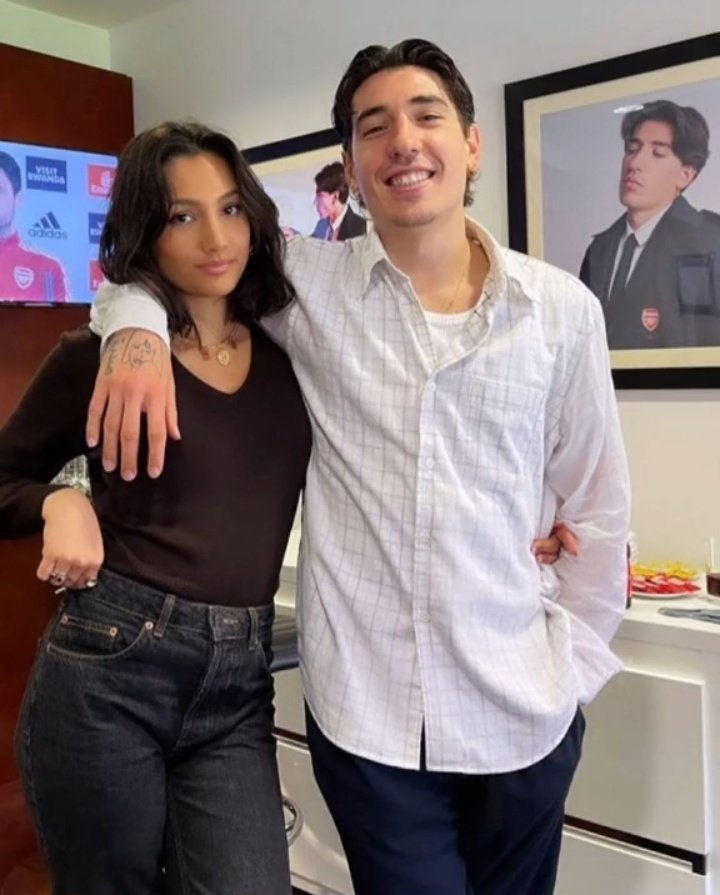 Jasmine Müller with Arsenal footballer Hector Bellerin via @ace_ofPhrance on X.