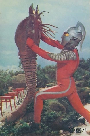 Alien Villa vs Ultraseven