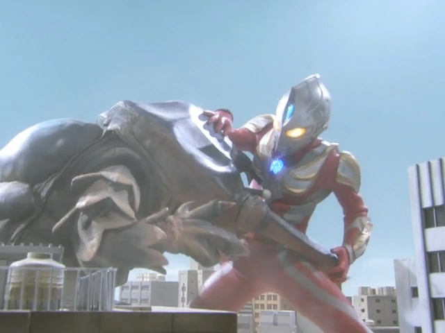 Antlar vs Ultraman Max