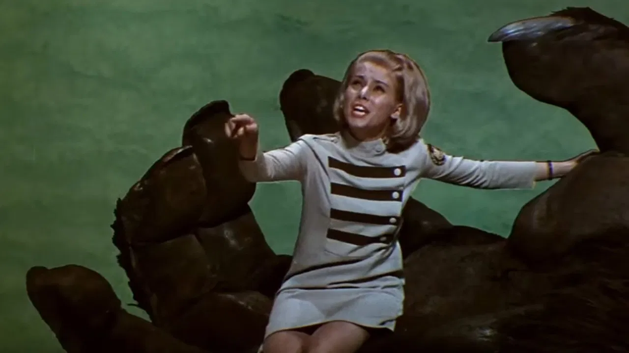 Susan Watson in Kong's hand