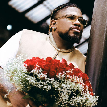 Luccas Carlos apresenta show acústico no Sesc 24 de Maio, em São Paulo