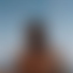 Confira ''Ngn'' trilha de Theuxma ambientada no ''Rasta Beach'', point da cena musical do Rio de Janeiro