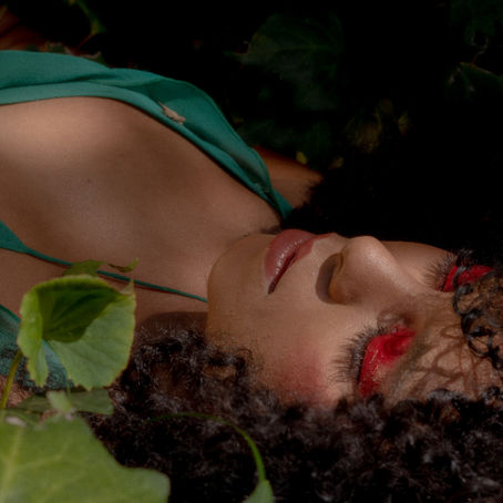 Mergulhe em "Pulando", segundo single da multiartista Kélanie