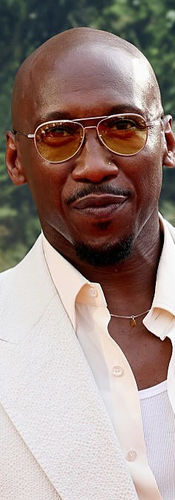 Lunettes solaires Oliver Peoples en métal avec verres teintés, style élégant et affirmé.