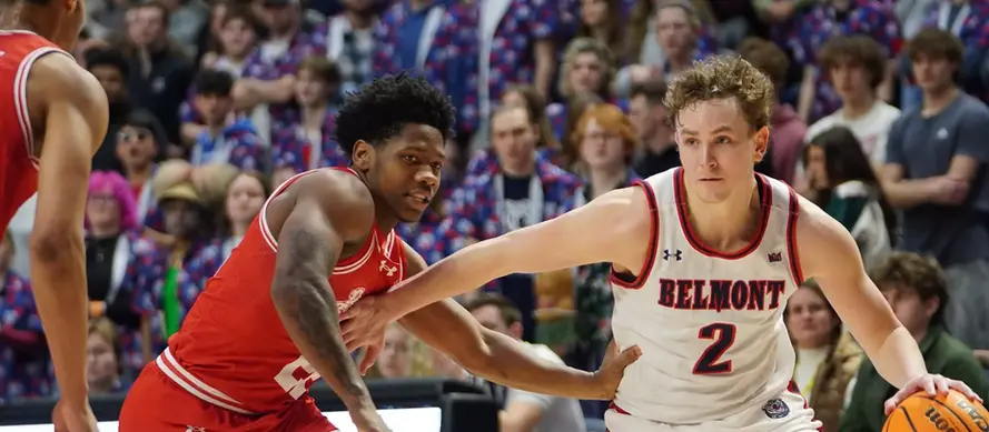 Bulls sign import guard Carter Whitt