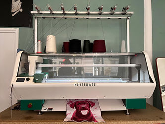 Machine à tricoter numérique Kniterate Caligraphic