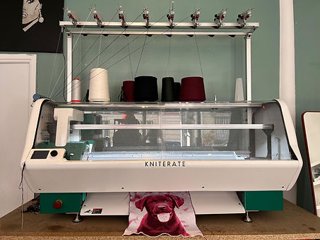 Machine à tricoter numérique Kniterate Caligraphic