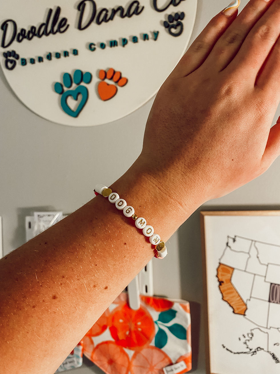 Thumbnail: Dog Mom Bracelet 