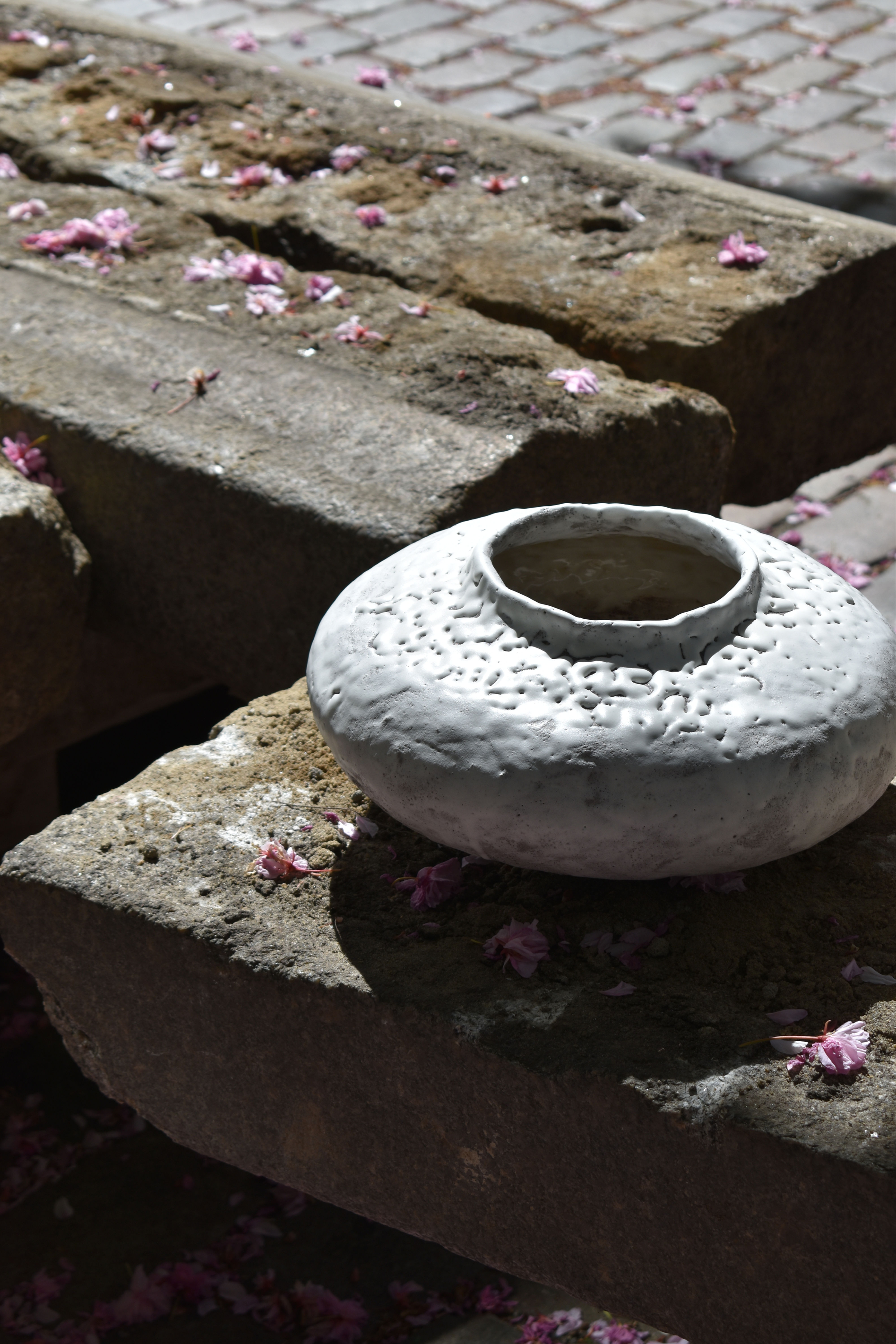 Vase 02 | White Page Collection