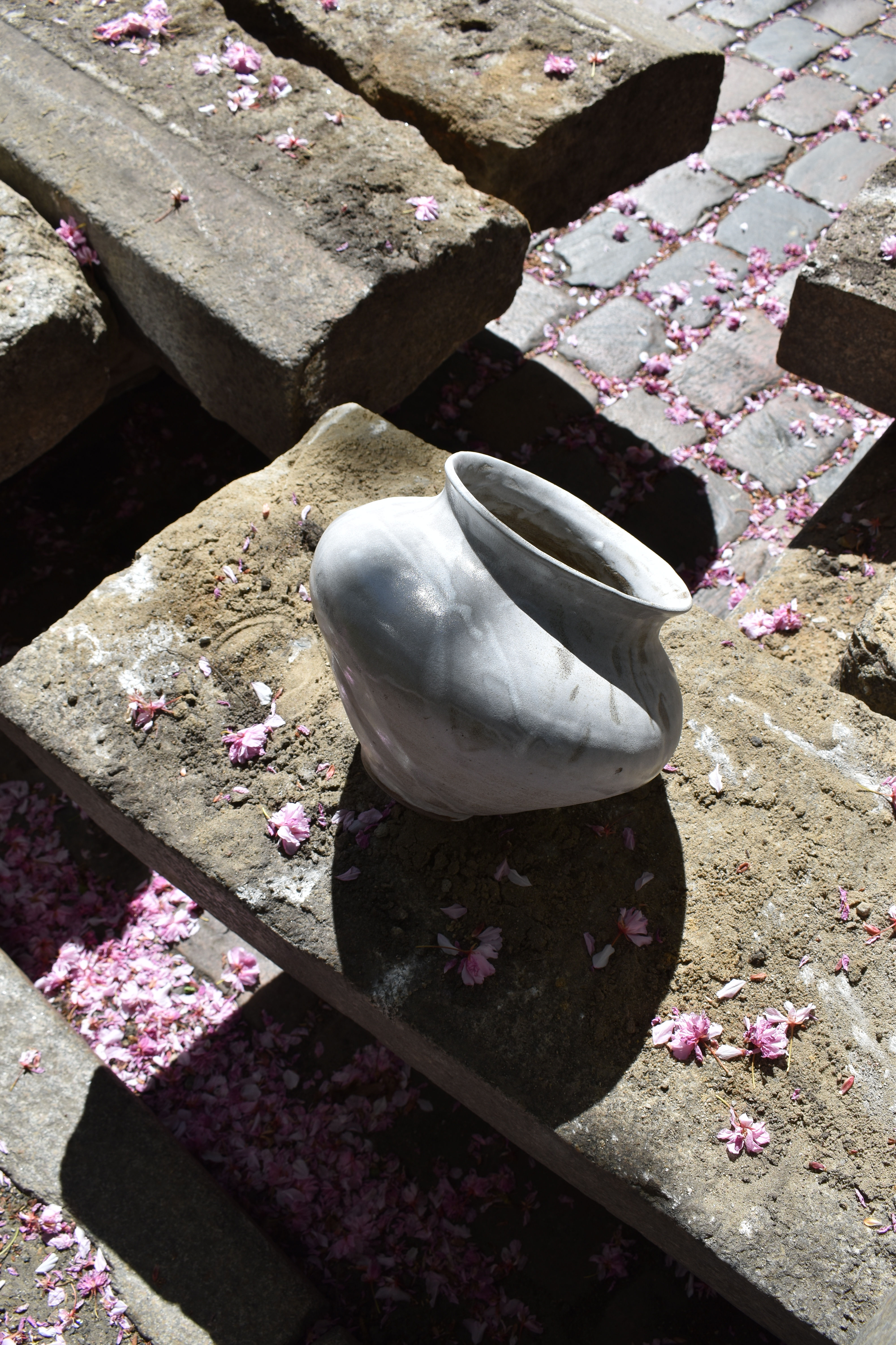 Vase 07 | White Page Collection