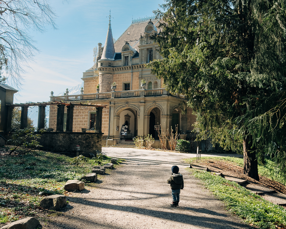 Frühlingshafter Familienausflug mit Schloss