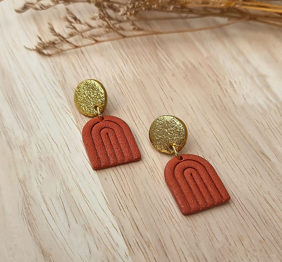 Miniature : Les boucles d'oreilles Néora sur fond bois - Les merveilles de Sophie